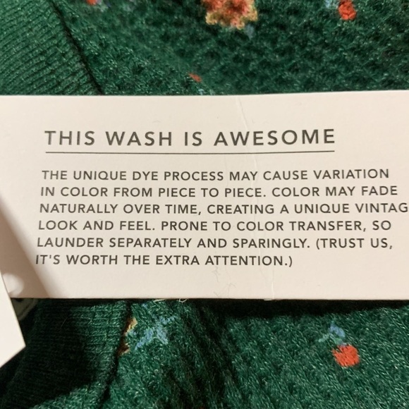 2 for $20 American Eagle Outfitters Women’s Crew Neck pullover Sz XS and S - NWT - Picture 6 of 6